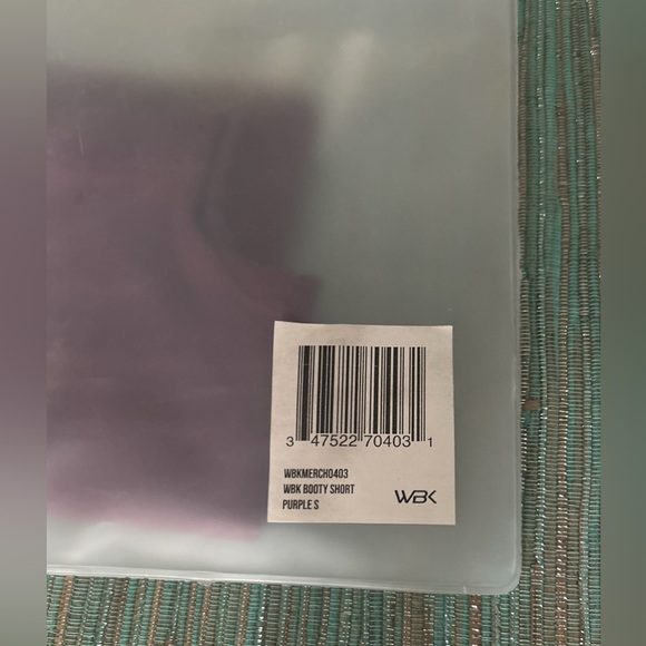 SIGNATURE BOOTY SHORT | MAROON
Squat-proof, stretchy and high-waisted. - Picture 7 of 7